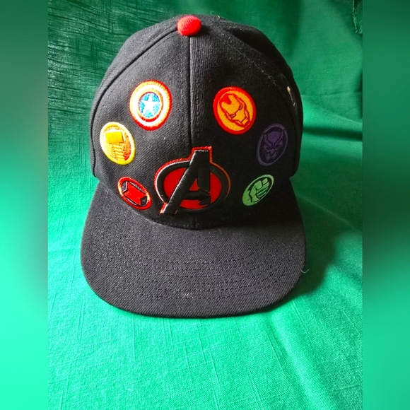 Marvel Avenger Black and Red Hat with Colorful Patches Youth Snapback Pre-owned - Picture 1 of 12